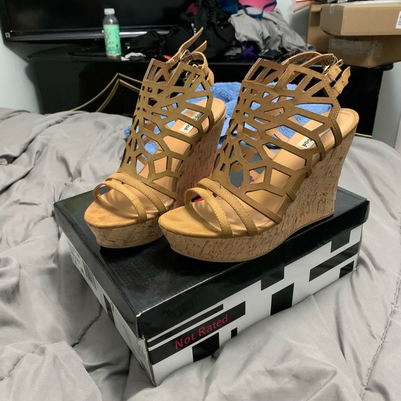 Tan Wedges! - Picture 2 of 8